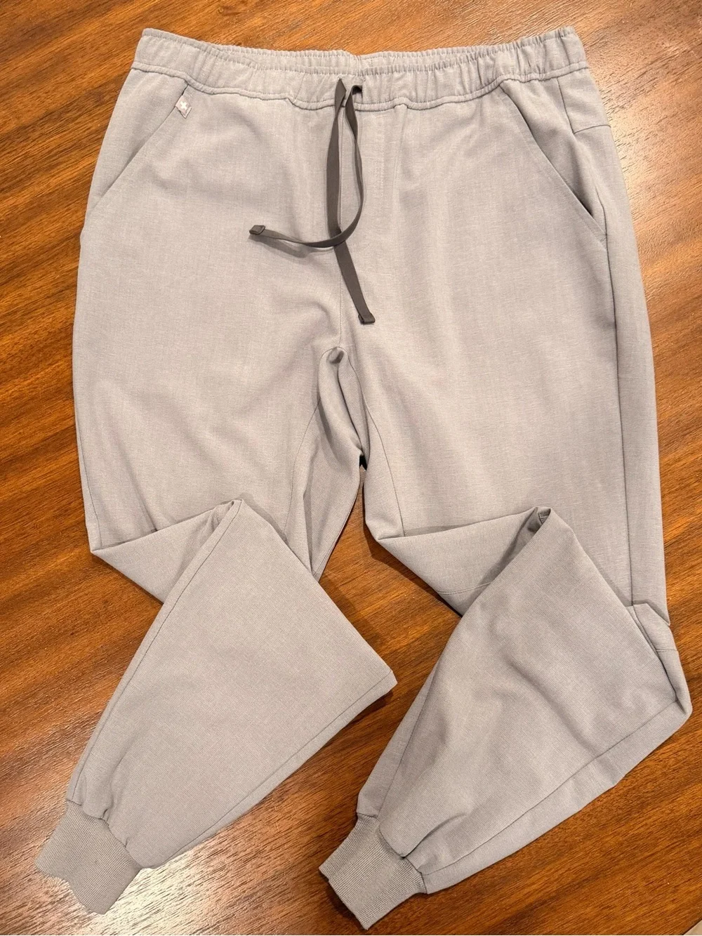 FIGS Men’s Tansen Jogger Scrub Pants Graphite Gray Size M